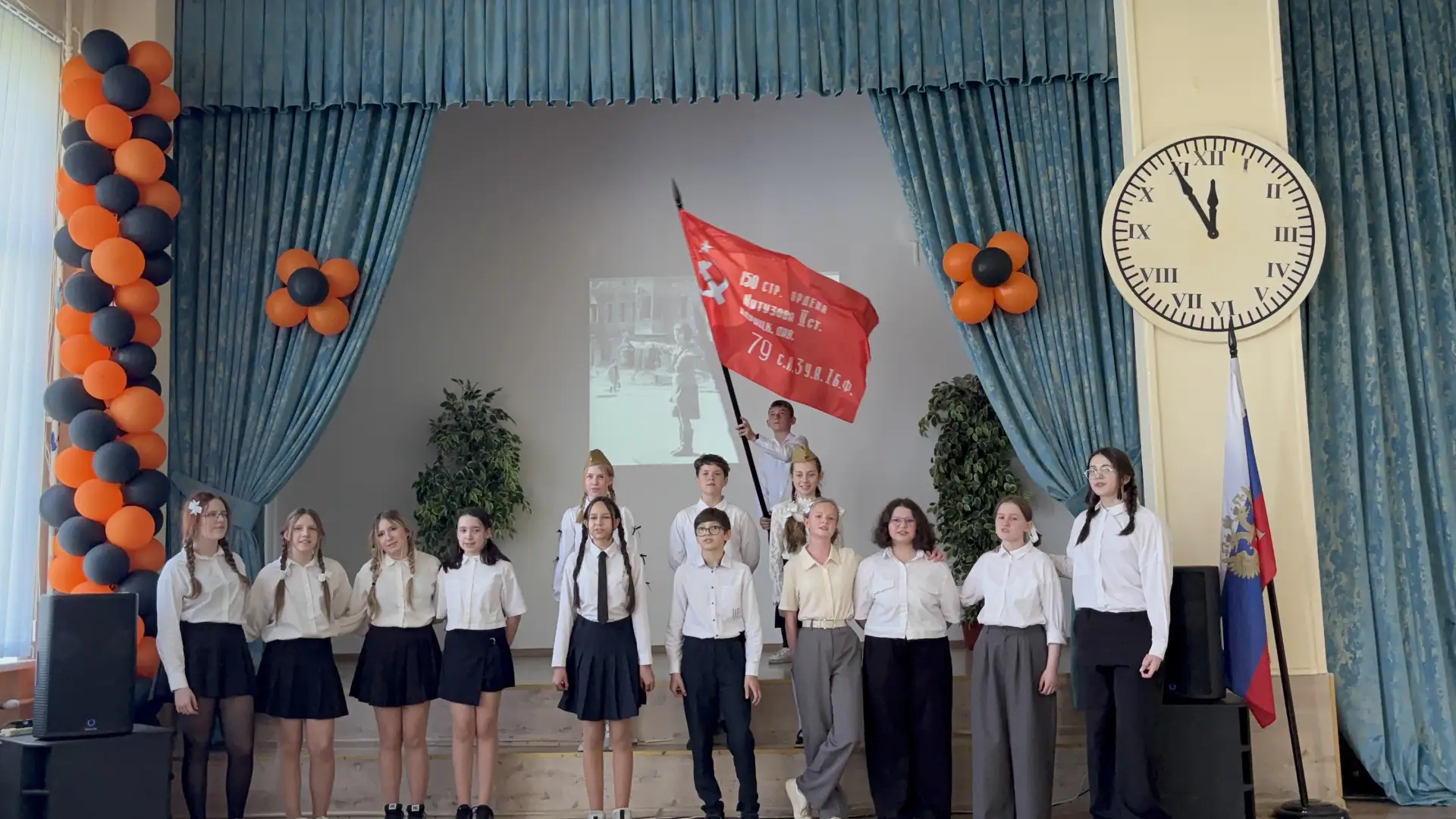 💫 Связь поколений: песни и стихи военных лет на школьной сцене  ⭐️ Празднование 9 Мая — это не тольк