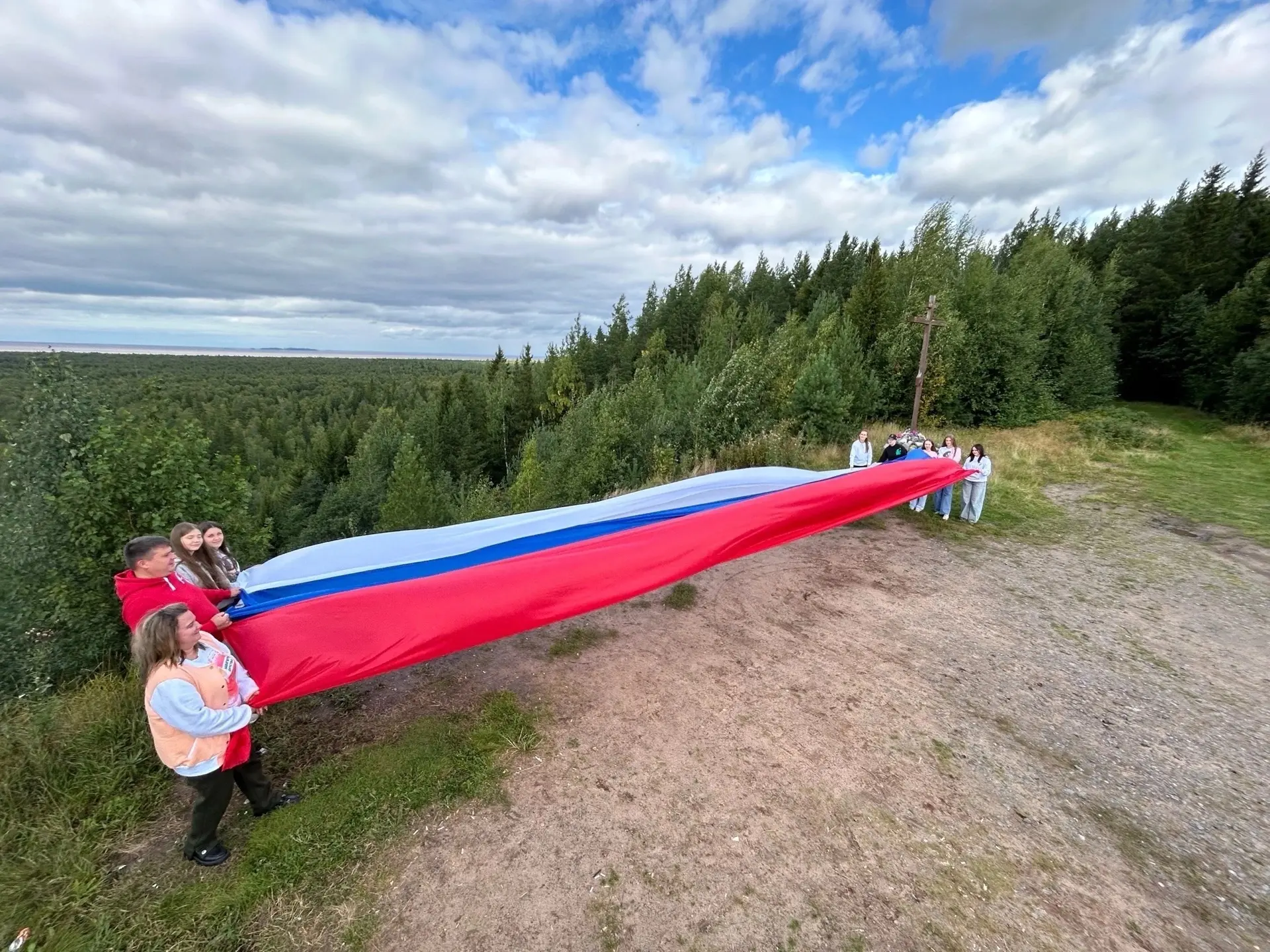 Ко Дню Государственного флага Российской Федерации в Онеге прошла особенная акция «Симв...