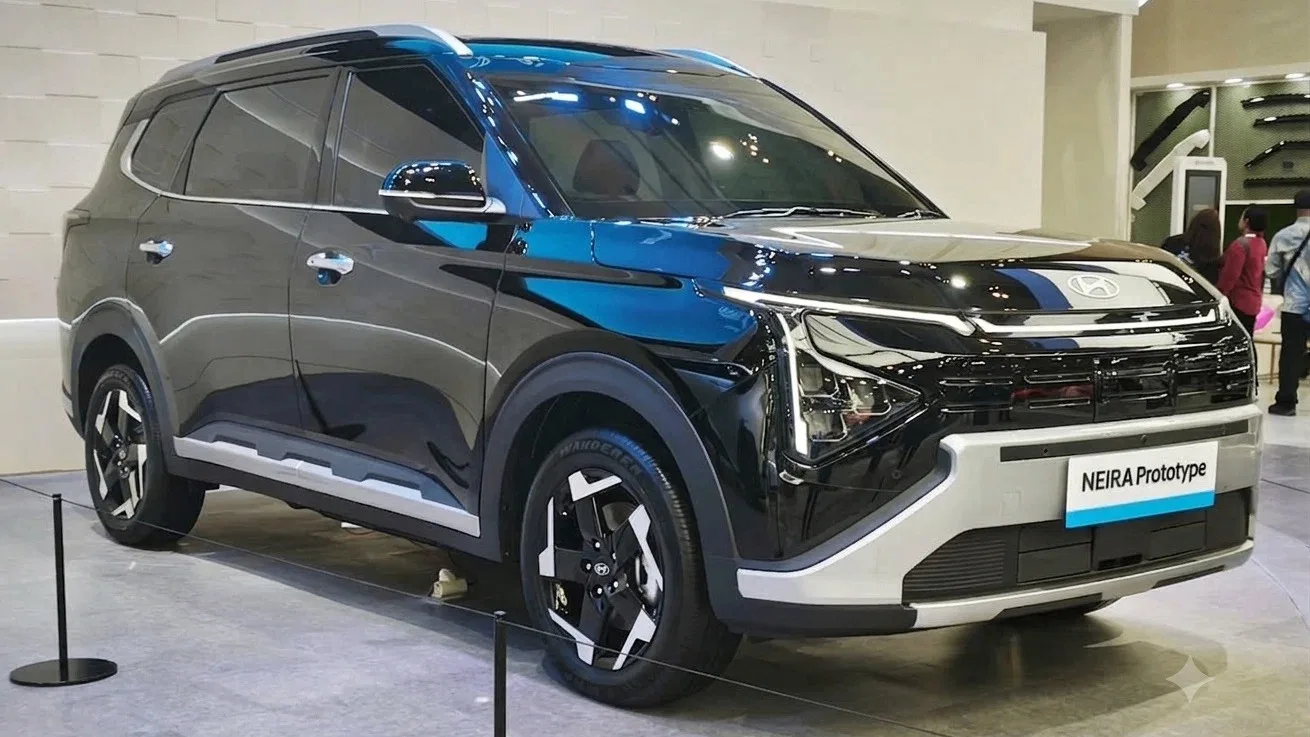 🚗⚡ HYUNDAI ПРЕДСТАВИЛ НОВЫЙ ДОСТУПНЫЙ ЭЛЕКТРОКРОССОВЕР — И ОН СЕМЬМЕСТНЫЙ!
На выставке в Индонезии 