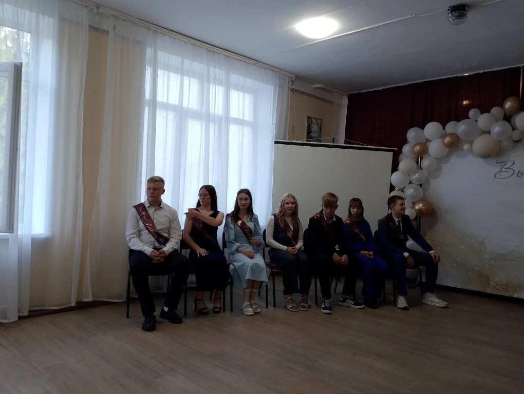 🎉 Прощание с девятым классом

🎓 В нашей школе состоялась торжественная церемония вручения аттестат