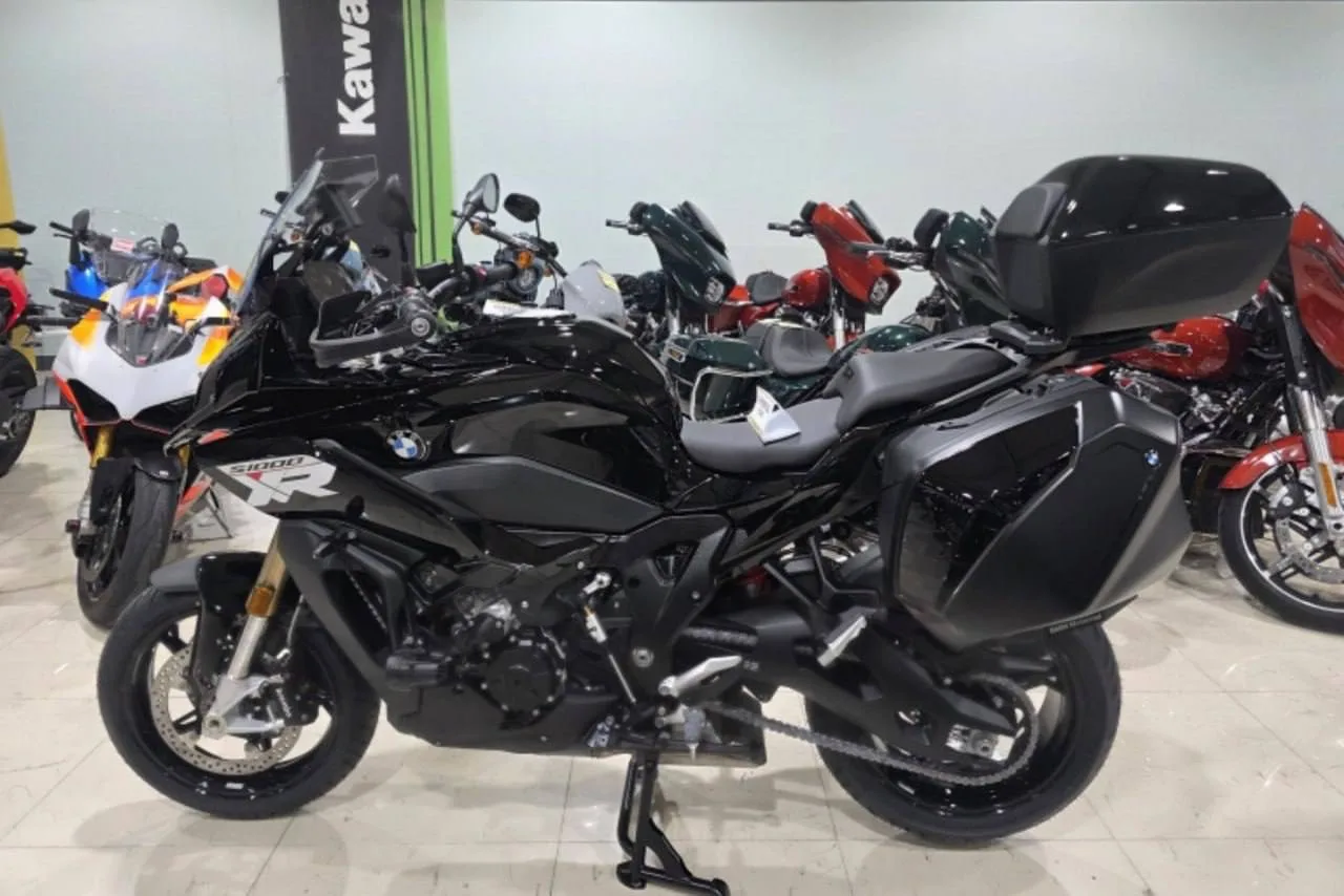 📣 BMW S1000XR 

Дата регистрации: 2025 год
Двигатель: 1000 сс
Пробег: 0 км.

Стоимость до Москвы — 