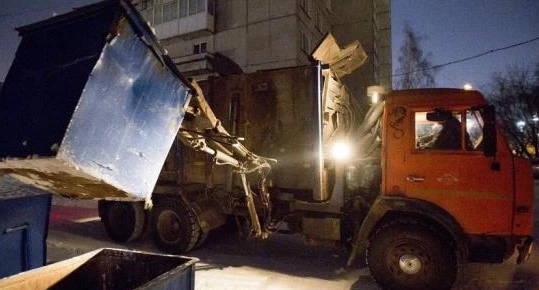 Почему мусор вывозят ночью?