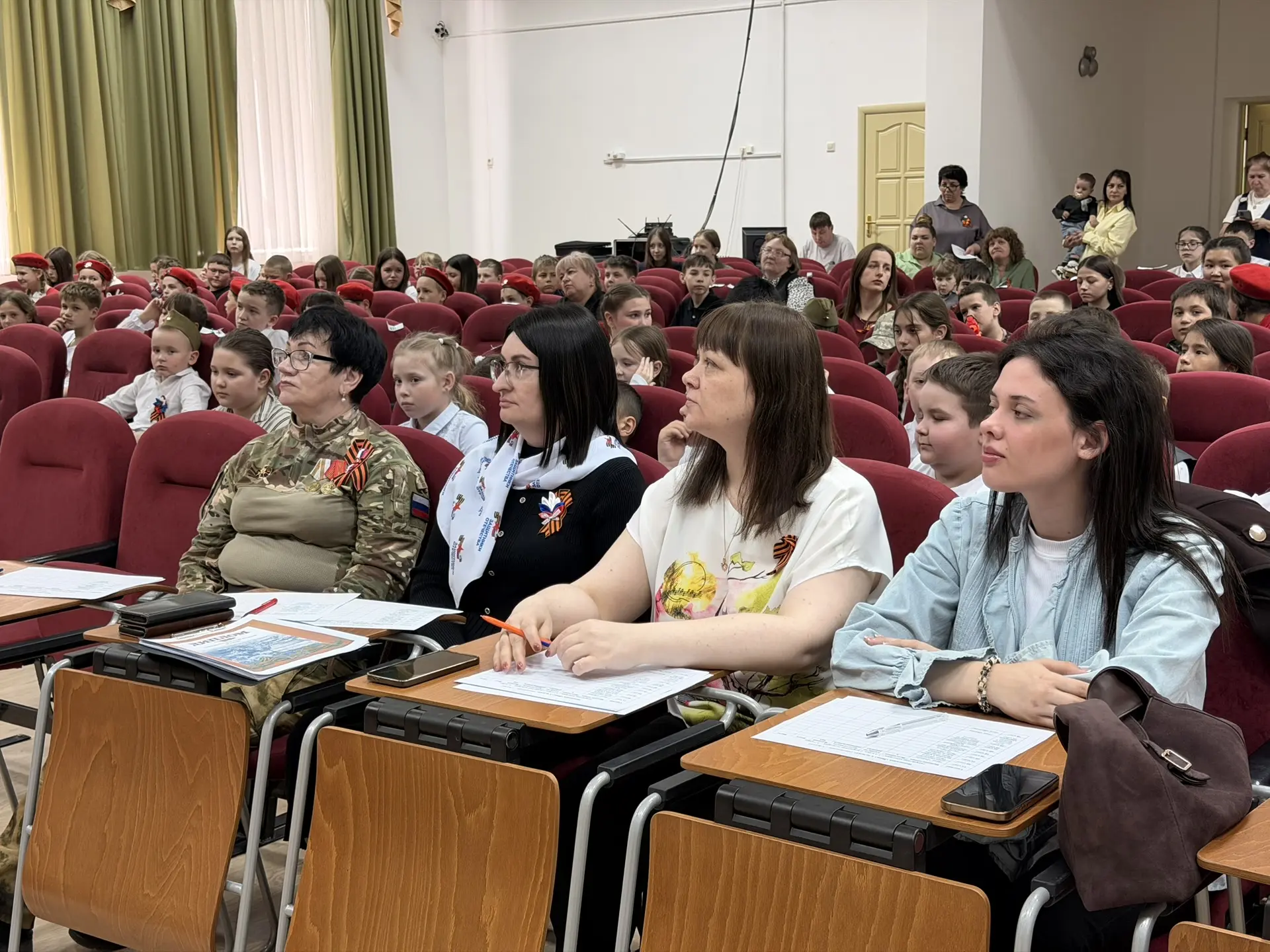 🎭 В нашей школе прошёл патриотический конкурс детского творчества «Наследники великой Победы»!  В эт