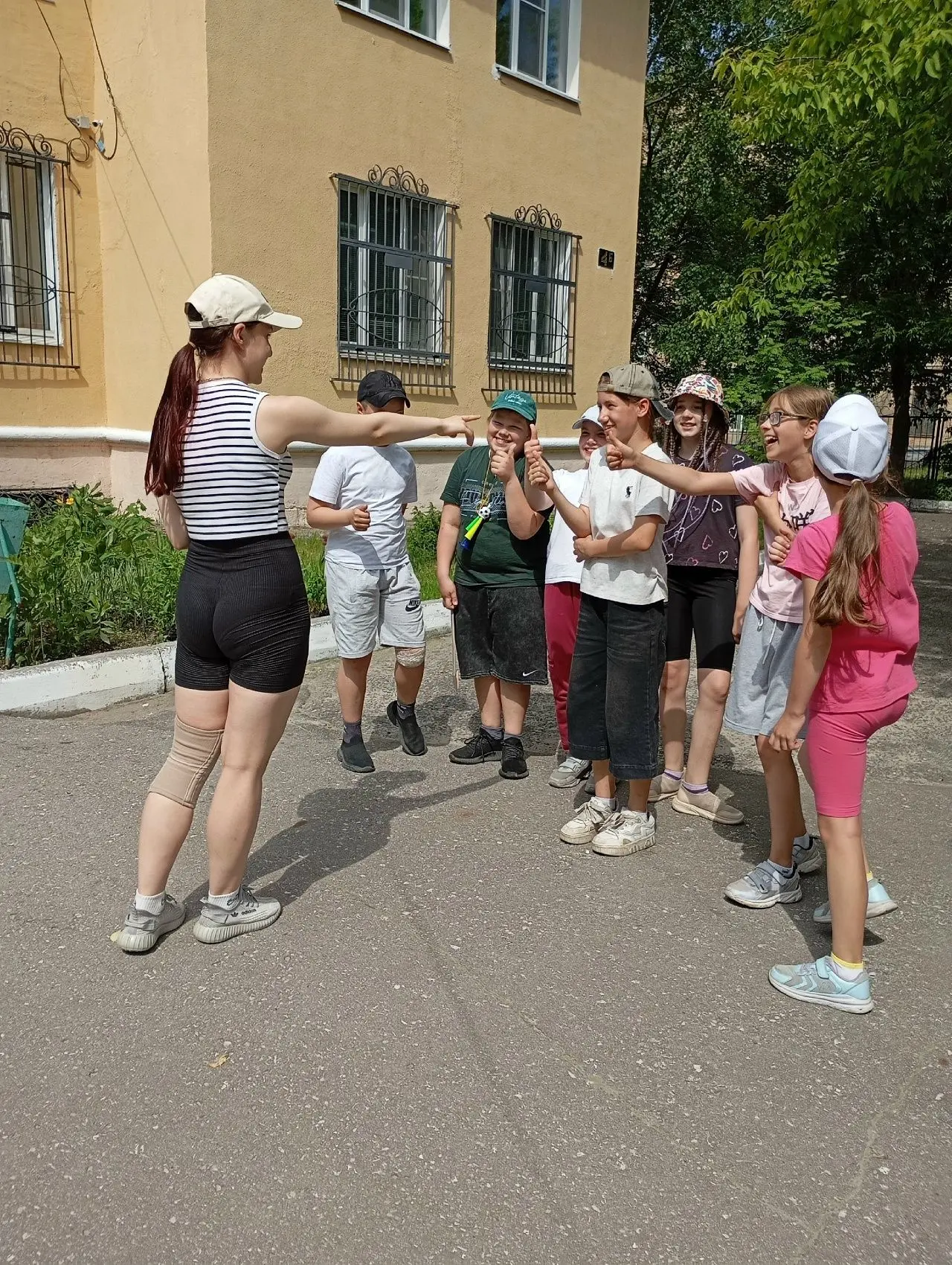 Будни нашего лагеря - веселые и активные. Ребята посещают различные музеи, ездят на экскурсии, много