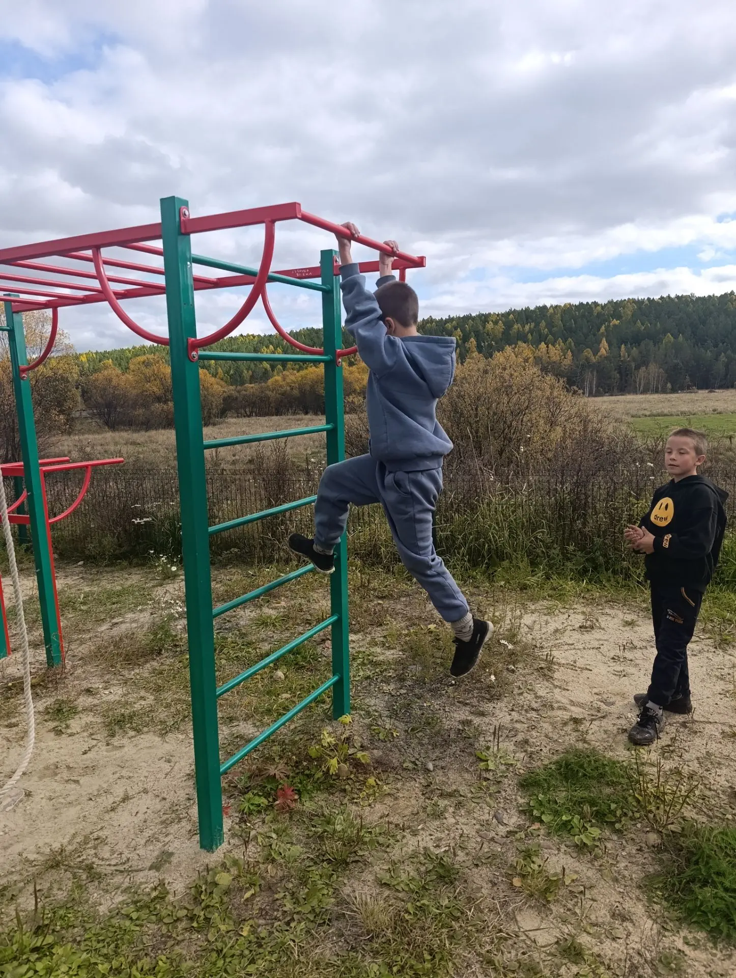 Сегодня на площадке в Новом Селе дети отлично провели время. Сначала поиграли в игры, а...