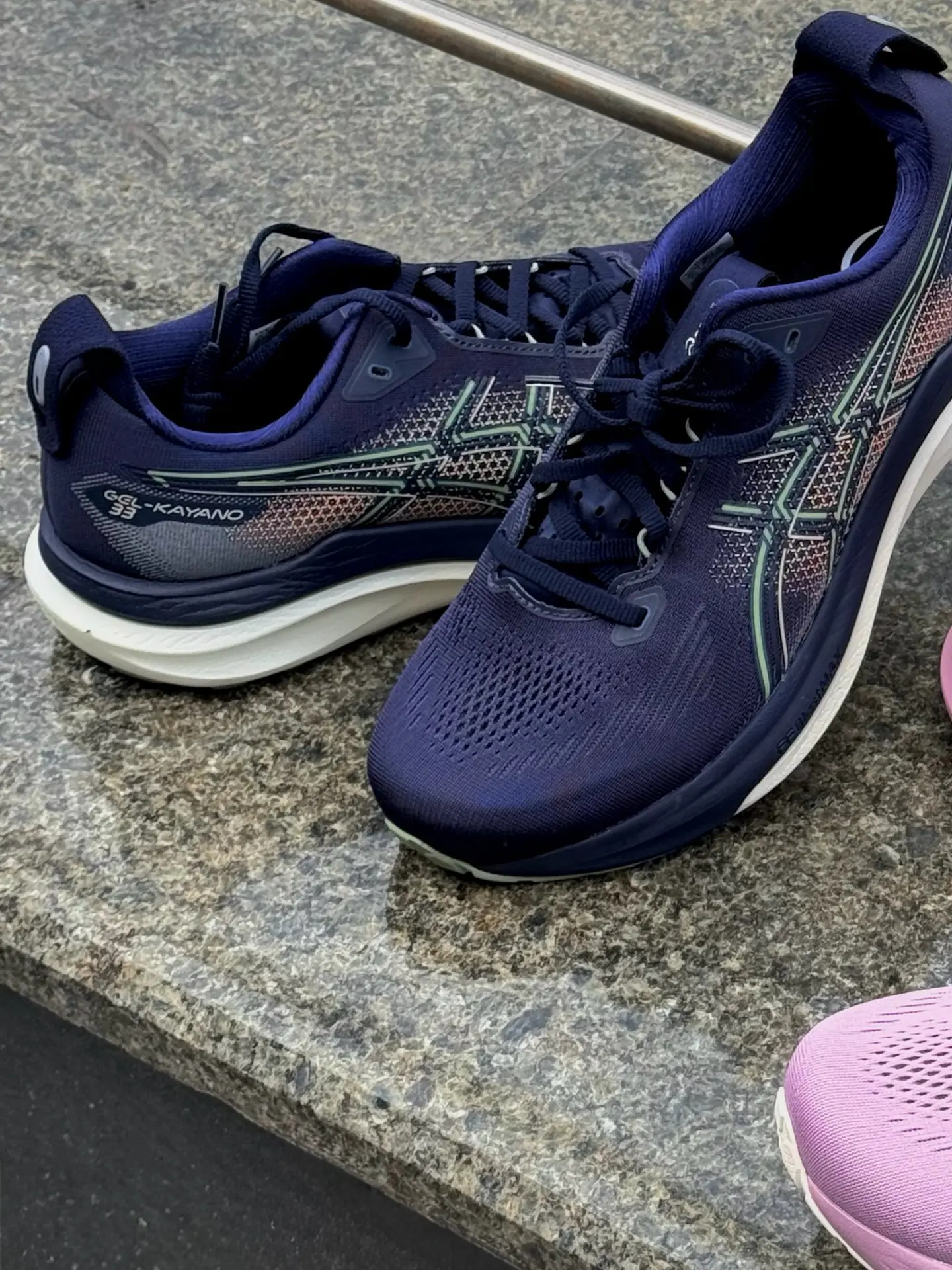 🌟 Что нового в кроссовках Asics Gel-Kayano 33?