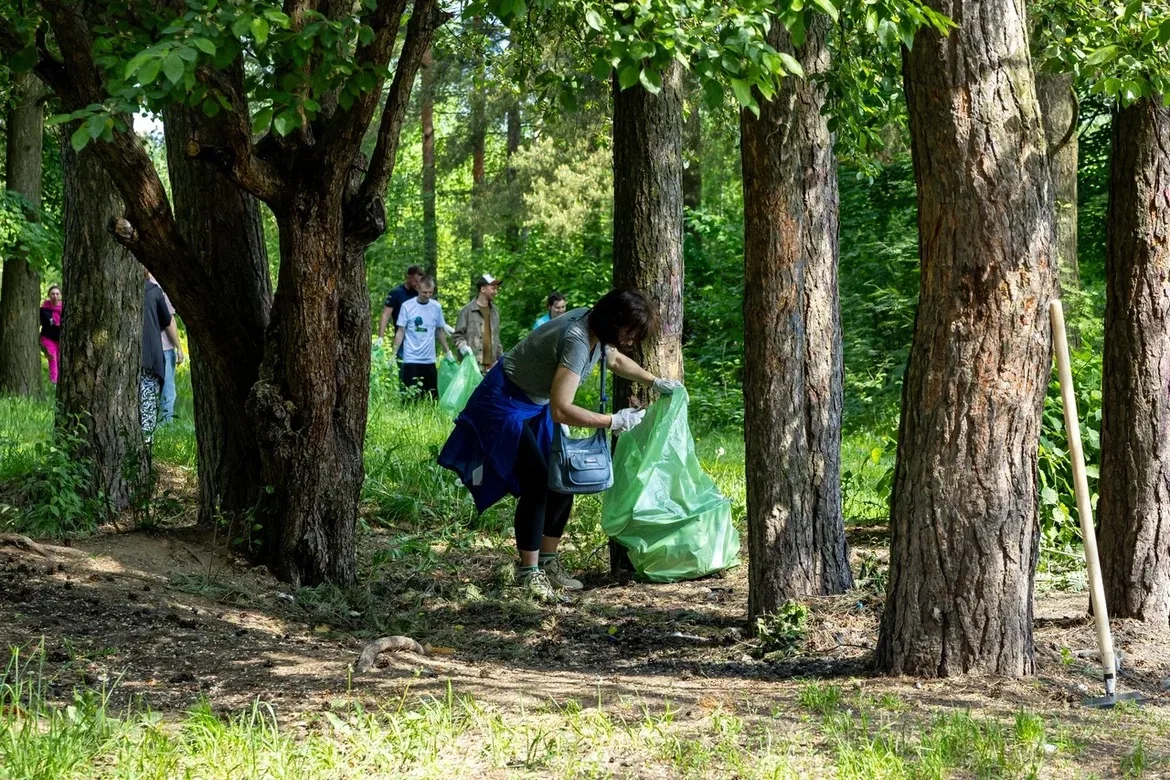 Наводим порядок вместе!   🌳В лесопарковой зоне близ Исаакиевского озера прошла экологическая акция «