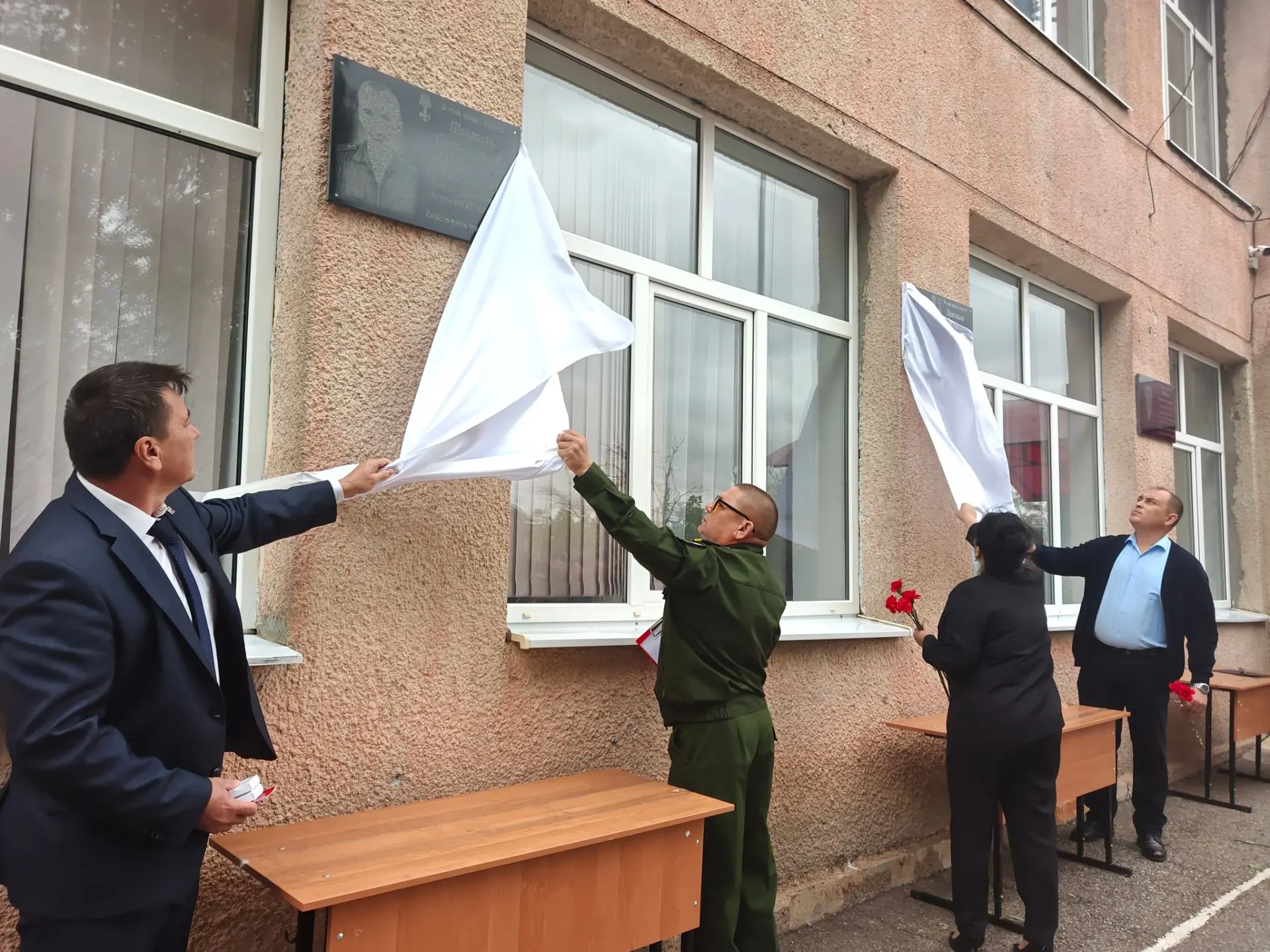 Вечная память героям: в Куликовых-Копанях открыли мемориальные доски