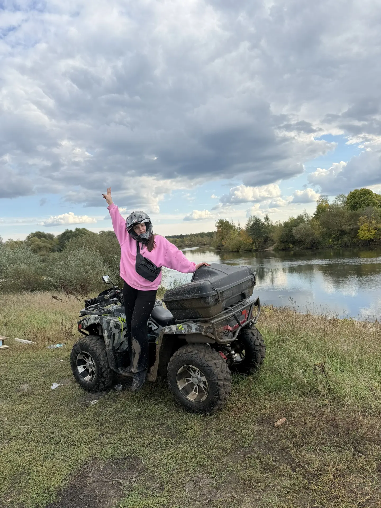 Уже свалила с этого хаоса в закат 🌅🤣