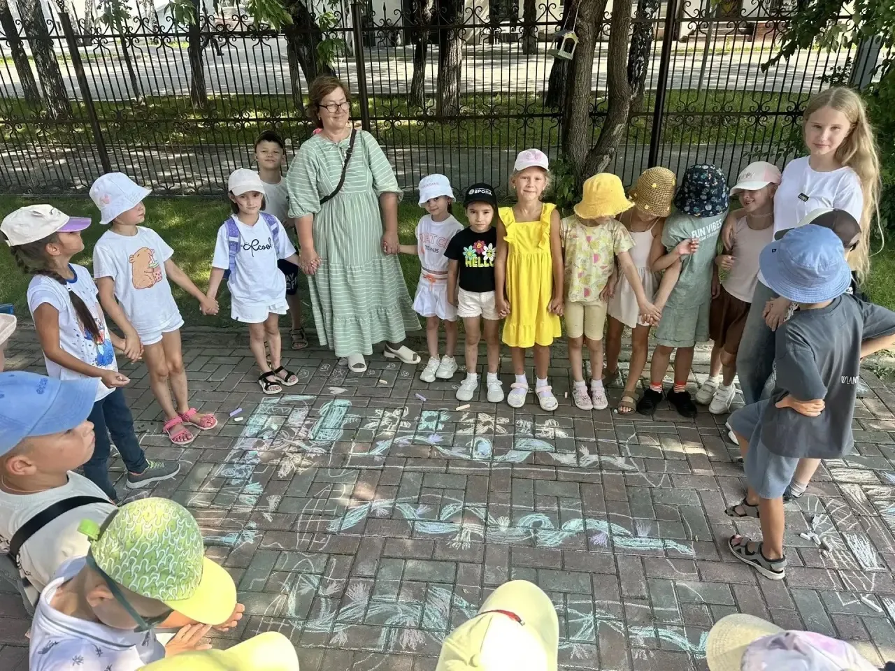 «Стоп-кадр: остановись, прекрасное лагерное мгновение!» 🍉⚽️🏕️🏞️
В нашем лагере прошла очень яркая