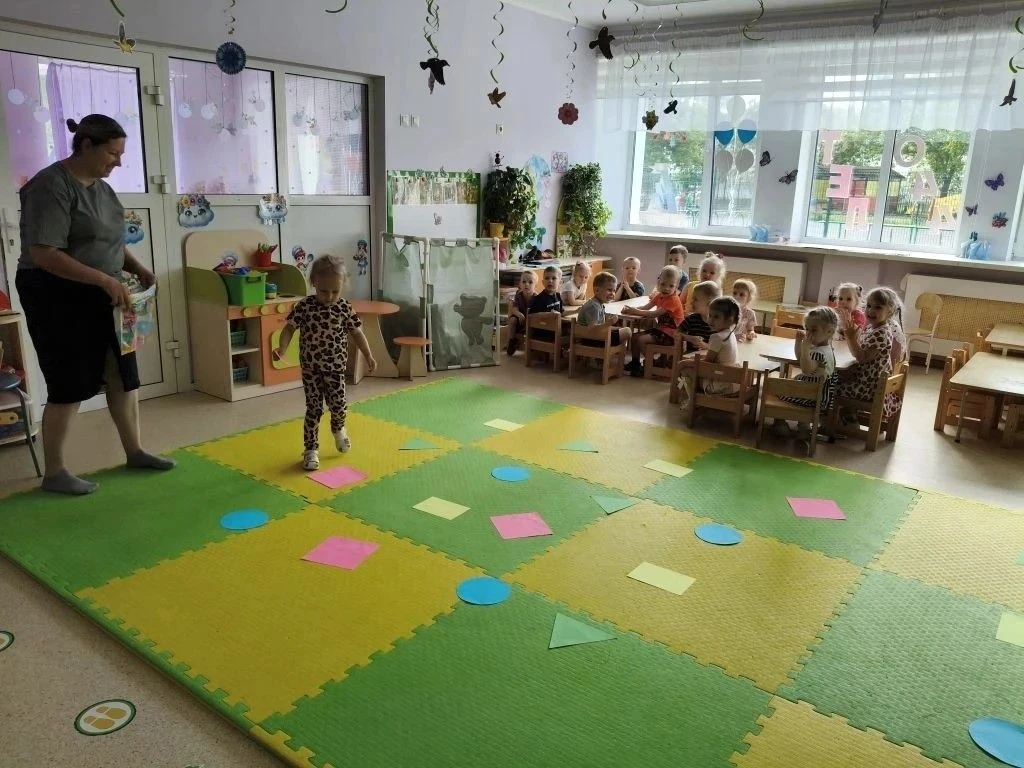 Мастер-класс «Хочешь поиграть – беги в Ягодку опять!»
Сегодня в гр. «Ягодка» прошел мастер – класс о