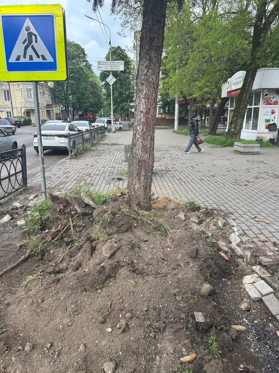От подписчиков: 💬Добрый день, высылаю фотографии парковочных карманов вдоль дома по адресу Октябрьск