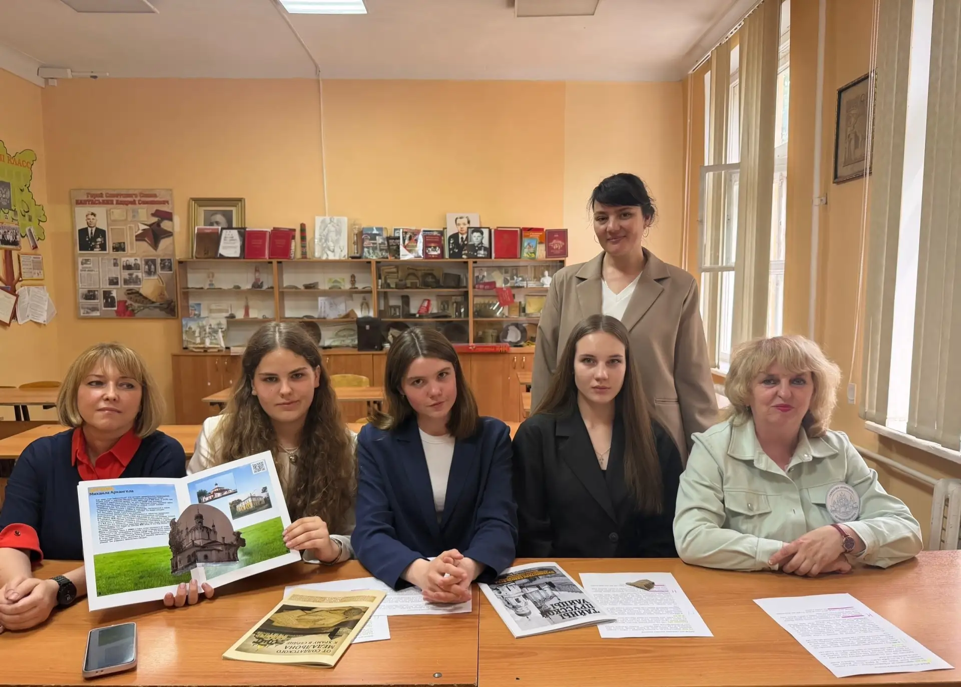 18 мая в Международный день музеев активисты поискового отряда, музея гимназии и учителя стали участ