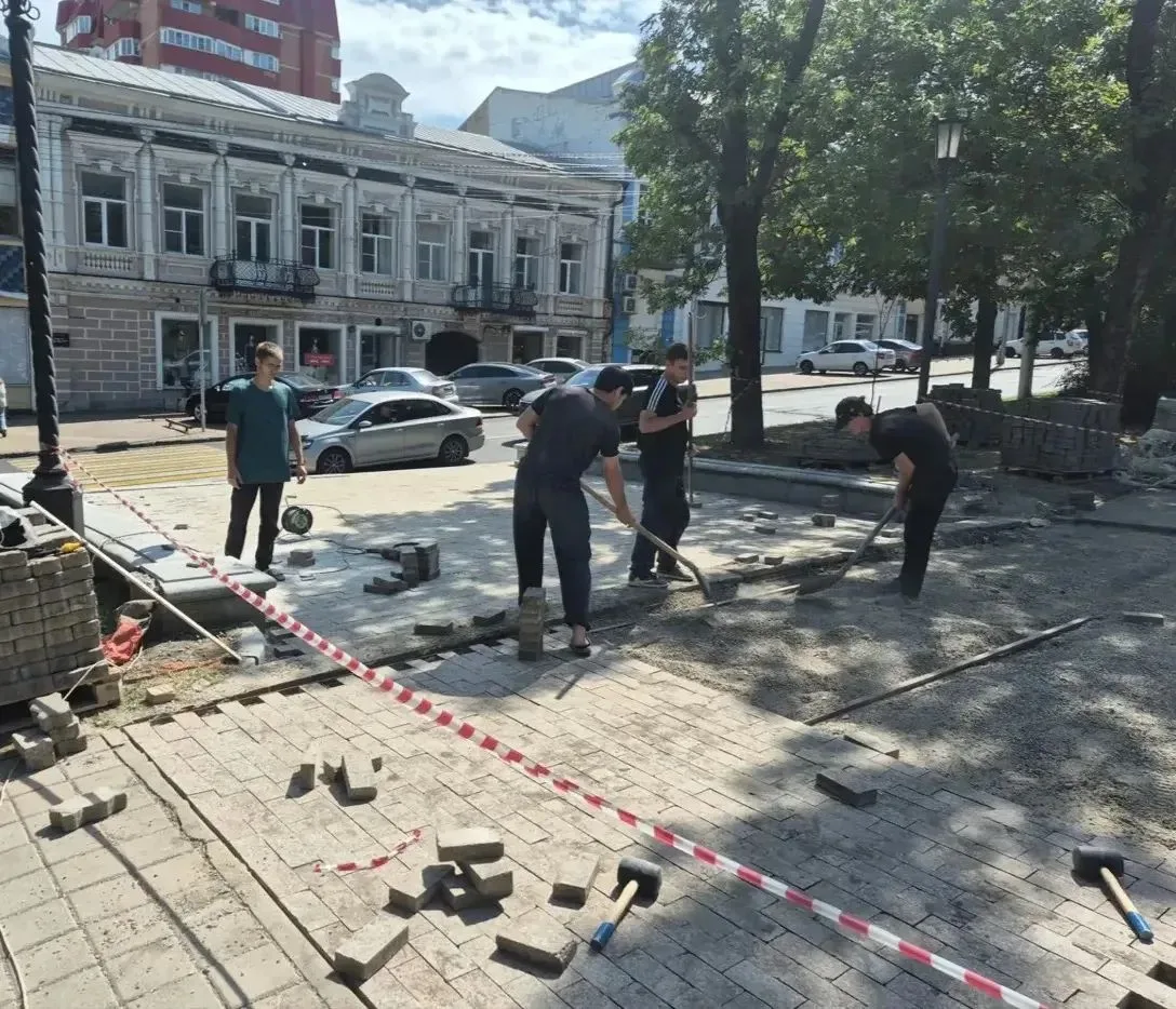 ⛲В Ставрополе восстанавливают водоподводящую систему фонтана на бульваре Ермолова. Ремо...