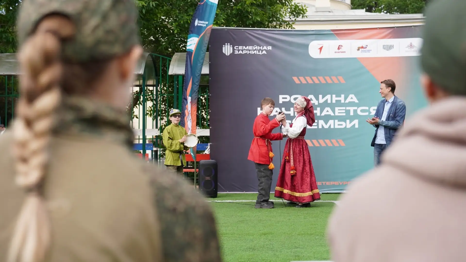 🏠 Семья Рудяевых — бронзовые призёры «Семейной Зарницы»!

В День России, 12 июня, в Таврическом сад