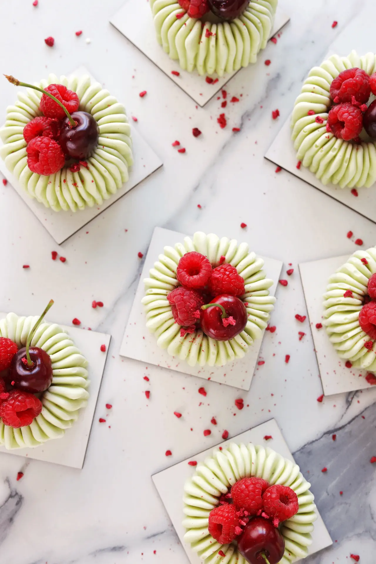 Чизкейк «Фисташка — Вишня» 🍒💚
Выход: 12 шт.
Форма: Шарлот Мини
Общий объем: 1680 мл

🍰 Хрустящая 