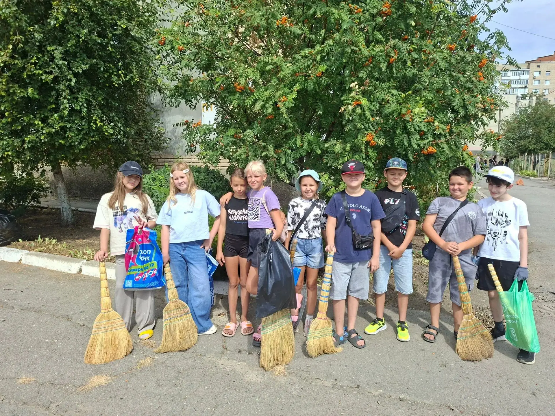 🌳✨ Обучающиеся и учителя приняли участие в субботнике в преддверии начала учебного год...