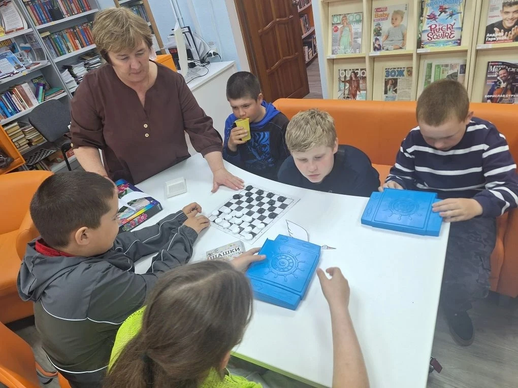 🧩 Незабываемый день в библиотеке: шашки, пазлы и морской бой!

Ребята нашего школьного лагеря прове