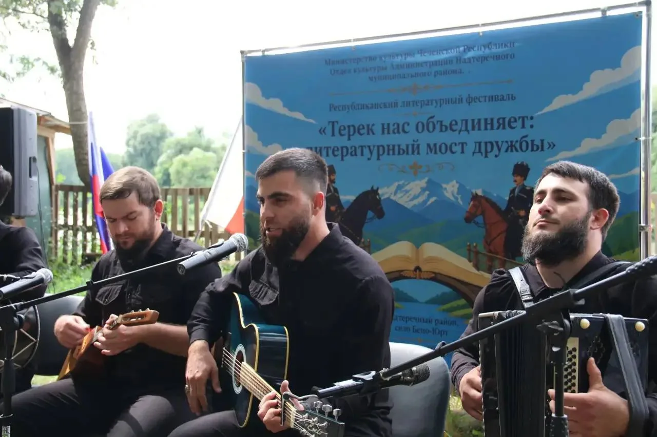 В селе Бено-Юрт Надтеречного района торжественно открылся литературный фестиваль «Терек...