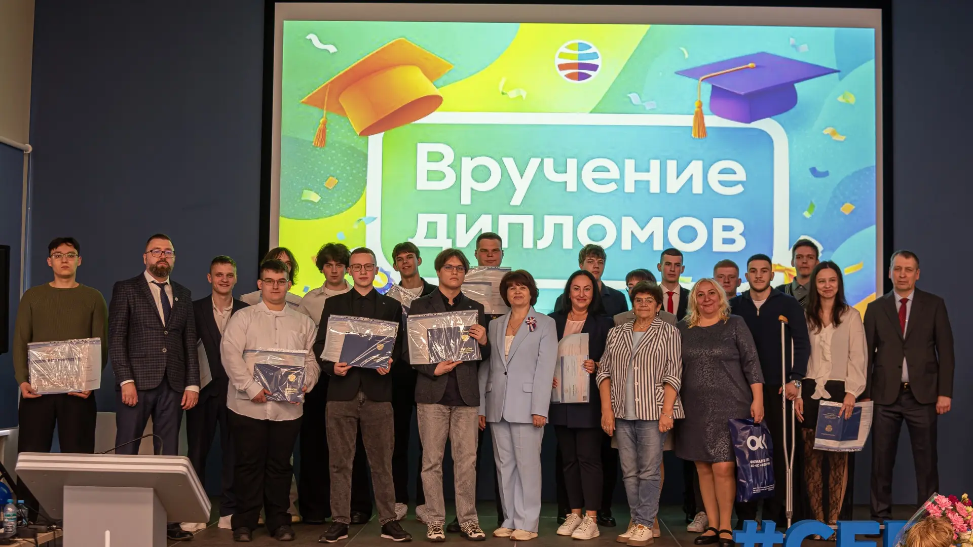 🔔В добрый путь, выпускники: в колледже прошли торжественные церемонии вручения дипломов

30 июня дл