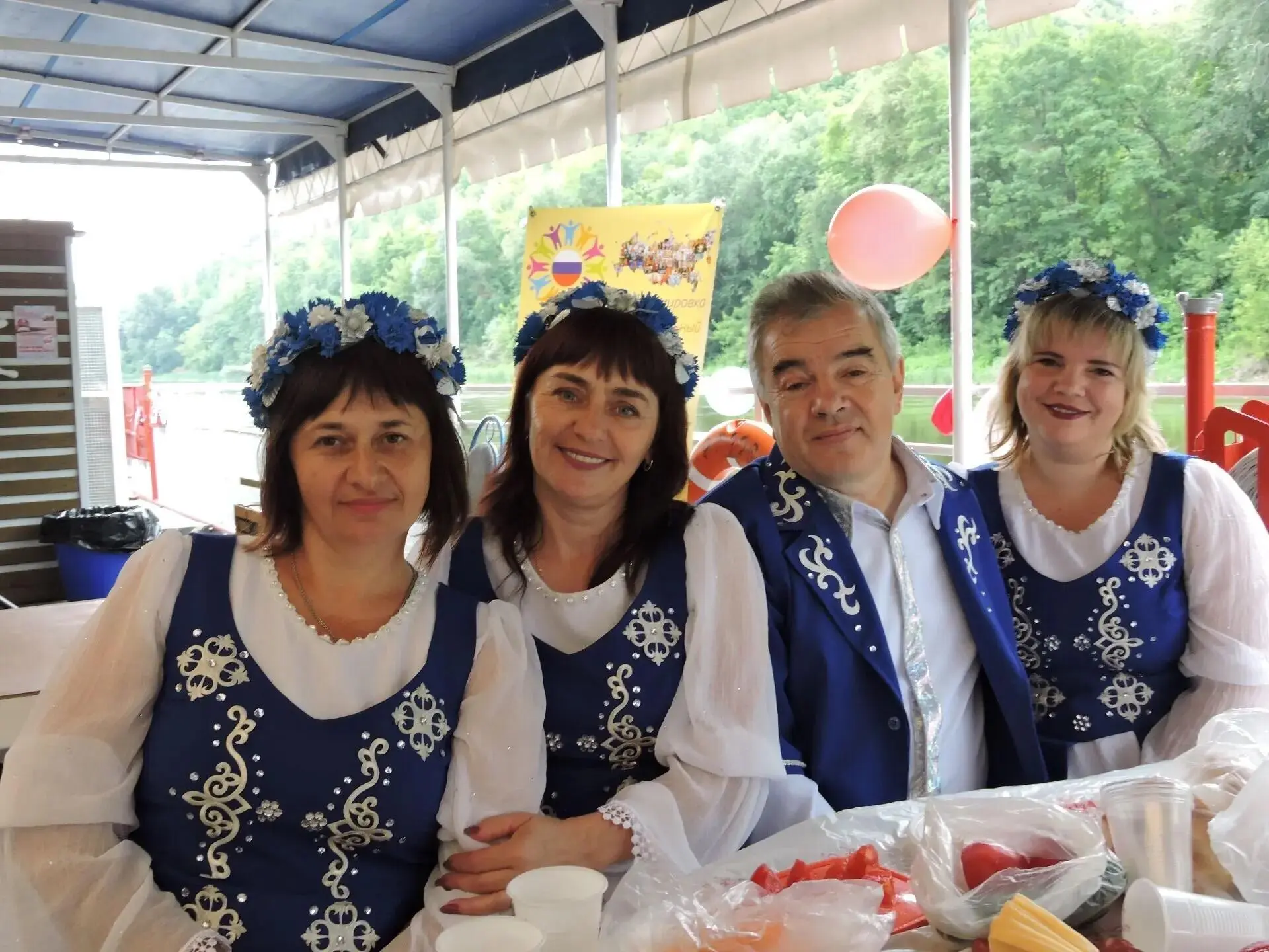 Коллектив МКУК "Пасековский ЦКД" поздравляет солиста ВА "ОКОЛИЦА" Мартынюк Петра Григор...
