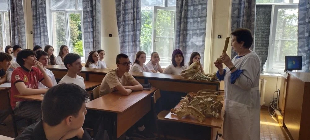 Анатомия в действии: агрокласс «Лицея №7» погрузился в мир остеологии 🦴  21 мая наш лицей принимал г