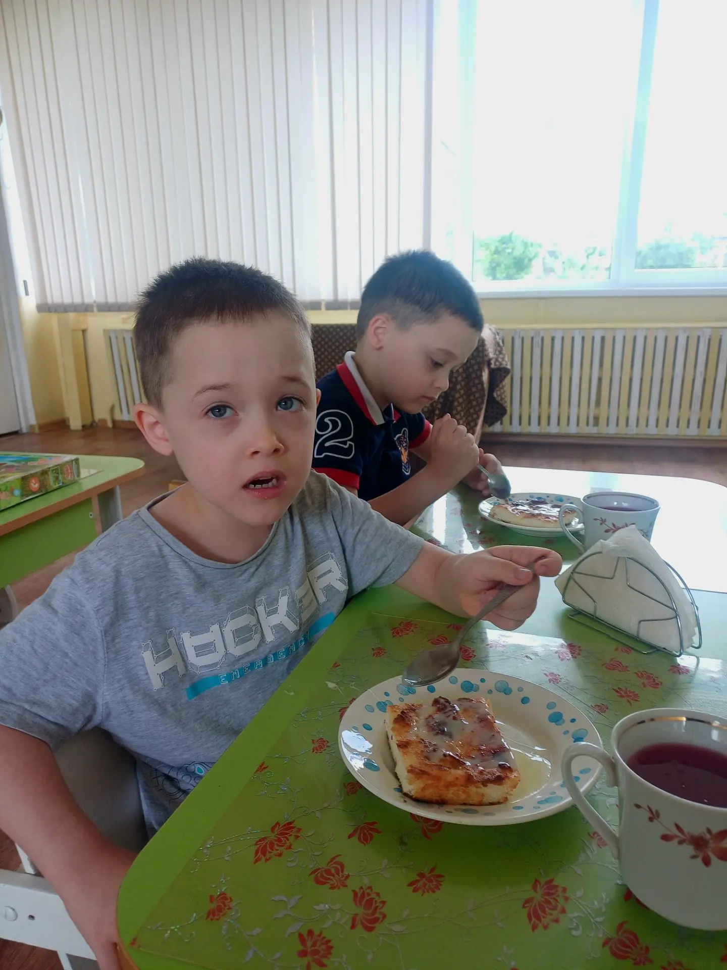🍽️ Вкусный и полезный полдник после сна! 🍏🥜🍯 Ждём всех на полдник — время пополнить...