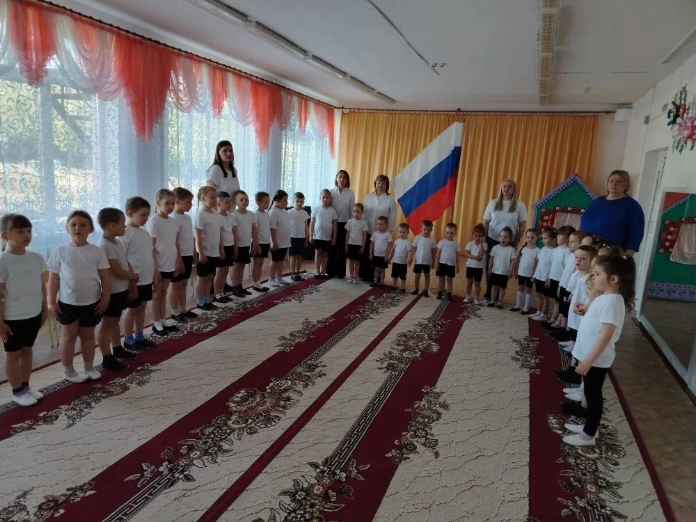 Сегодня встречаем начало крайней недели уходящего учебного года 2025\2026г. По традиции...