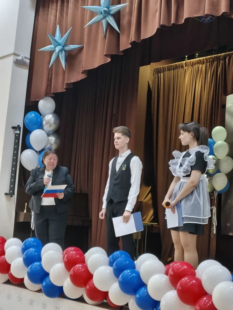 🎓 В Губернаторском лицее прозвенел Последний звонок!  Сегодня для 46 одиннадцатиклассников прозвучал