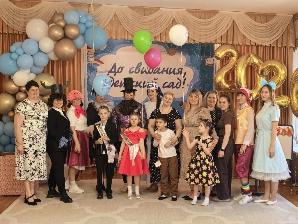 Вот и группа № 10 "Подсолнушки" закружилась на "карусели выпускных"!

Праздник прошёл в тёплой и дру