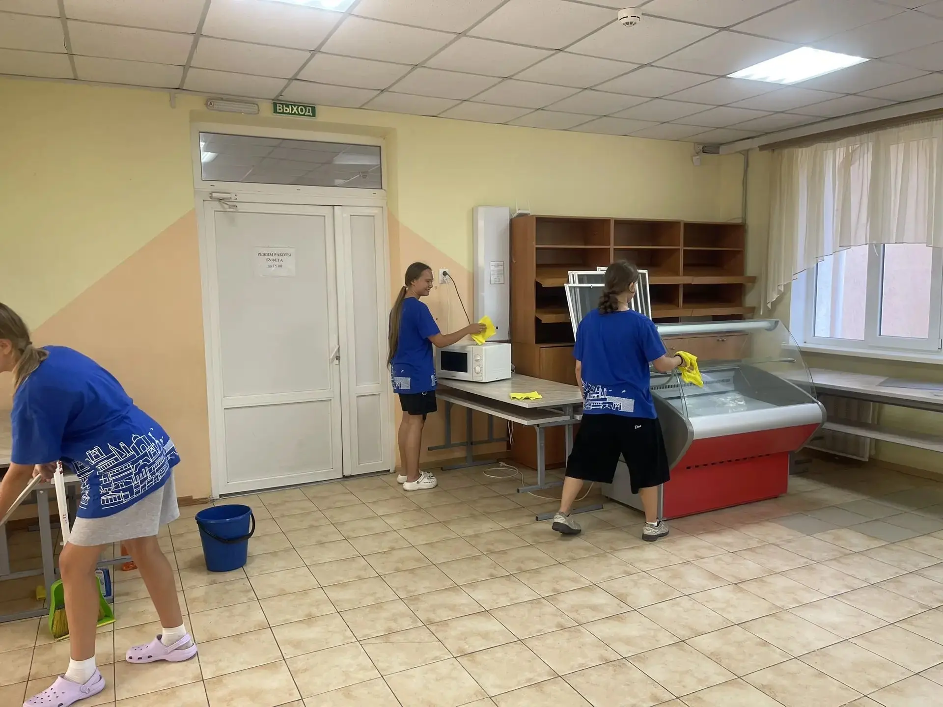 ☀️ Лето в лицее: чистота — в надёжных руках! 

Пока идут каникулы, наш лицей не теряет своего уюта —