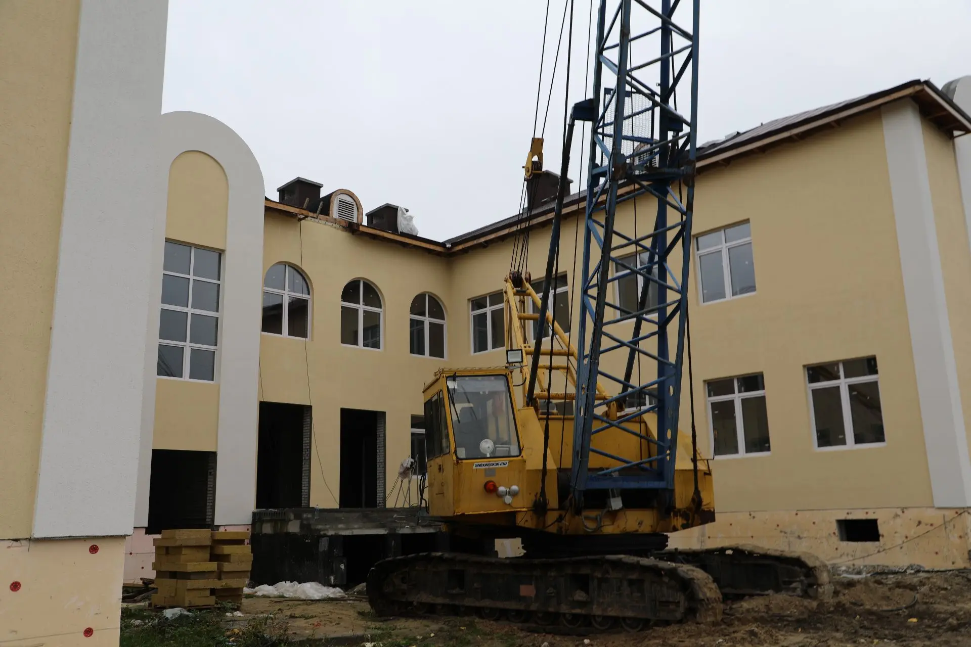 Комплексное развитие города: глава Кургана оценил ход работ на соцобъектах, дорогах и о...