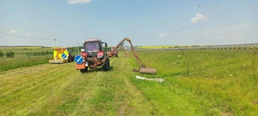На платной автомобильной дороге «Алексеевское-Альметьевск» ведутся плановые работы по содержанию пол