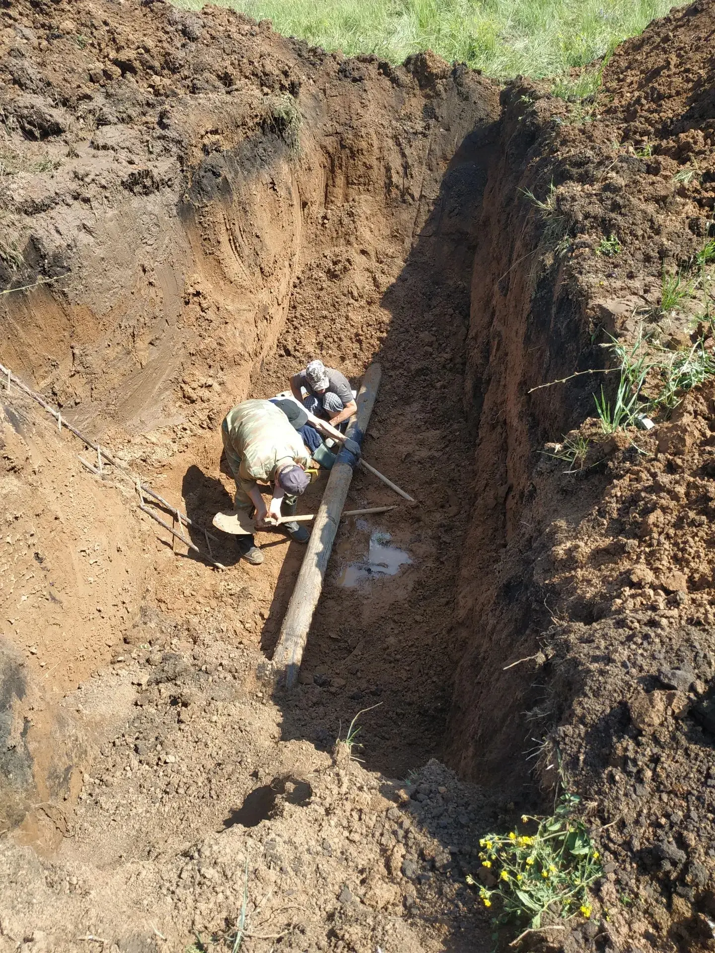 Работники МУП "Коммунхоз" устранили аварию на водопроводе по улице Коммунистическая на ...
