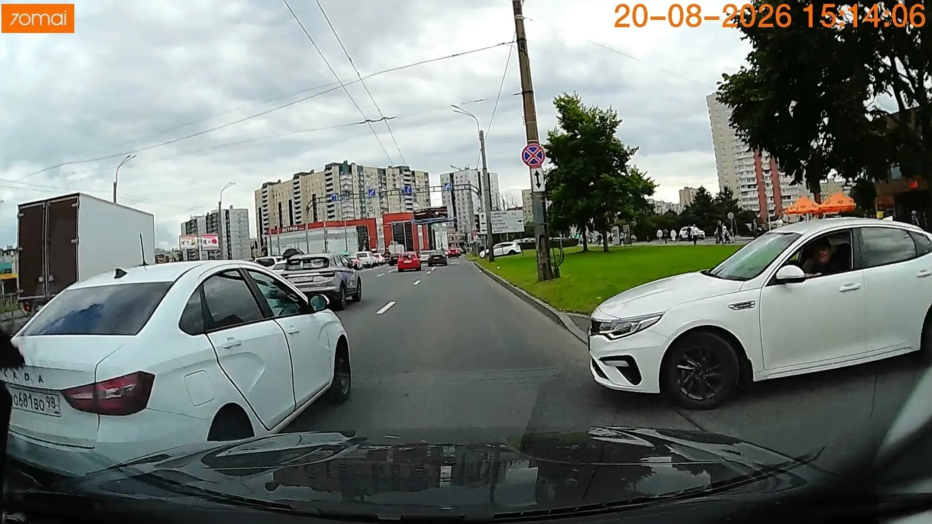 Привет водителю белой "Весты".