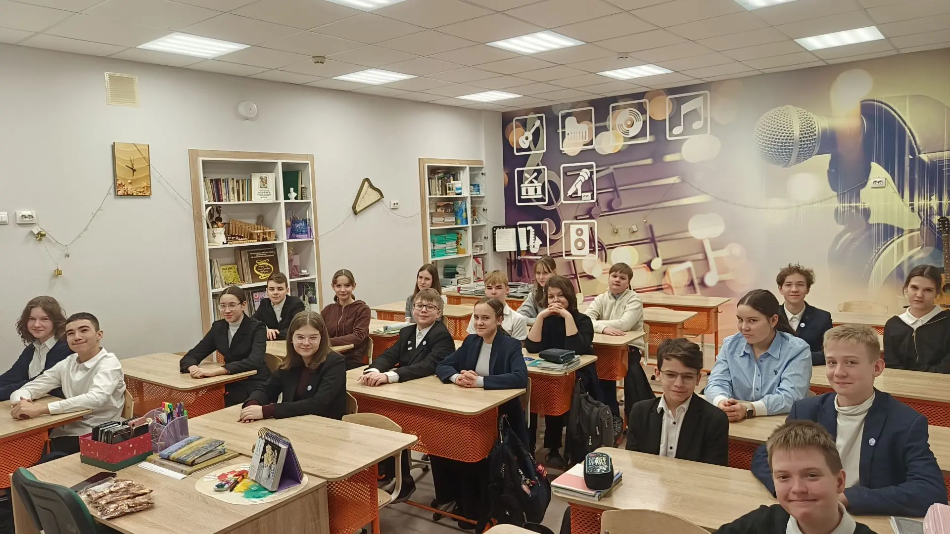 Поздравляем 6" А" класс 👍  В рамках празднования Дня науки в нашей школе прошла увлекательная интелл