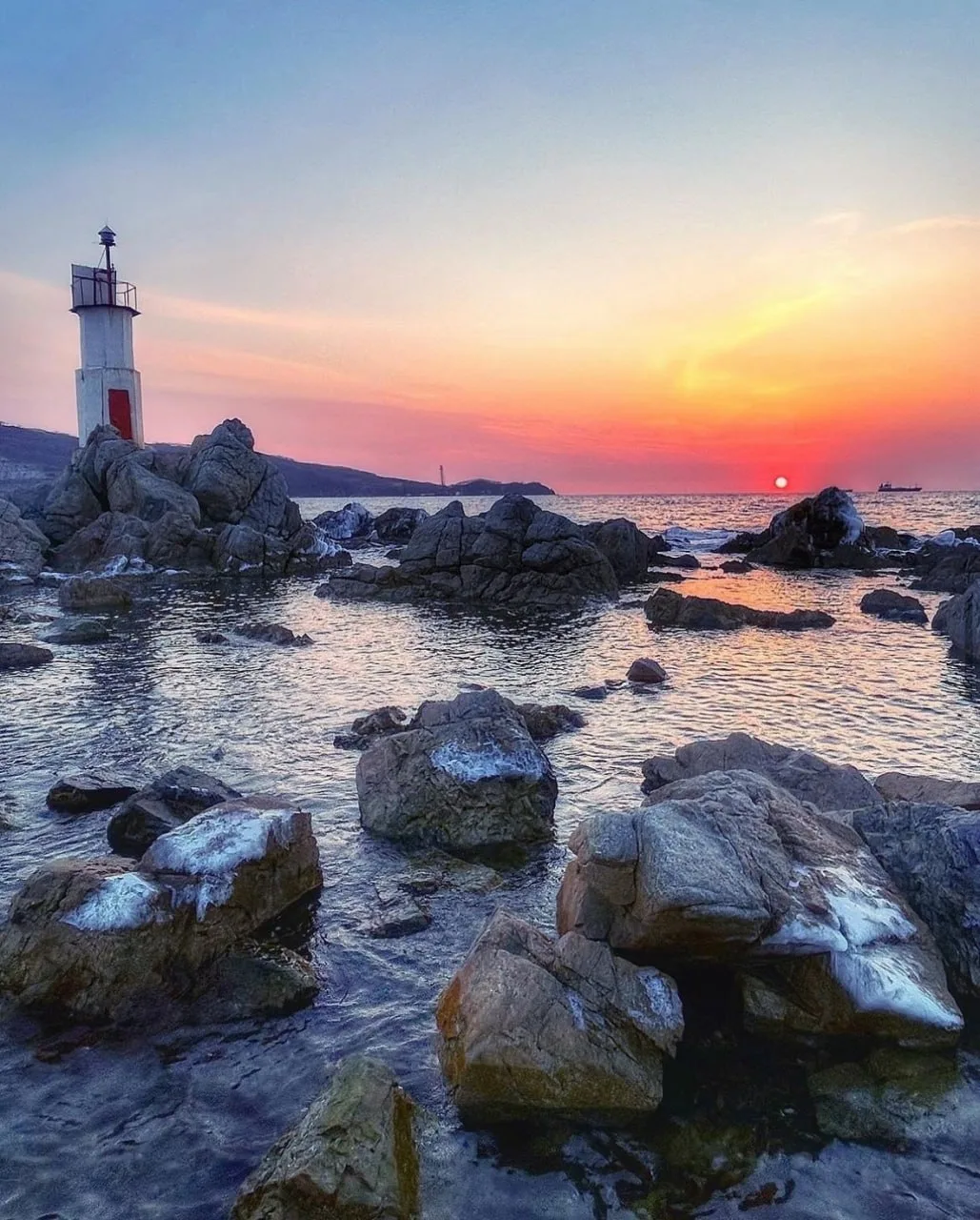 📍 Маяк на мысе Каменского, поселок Врангель

Расположен маяк на самом краю каменистой косы в заливе