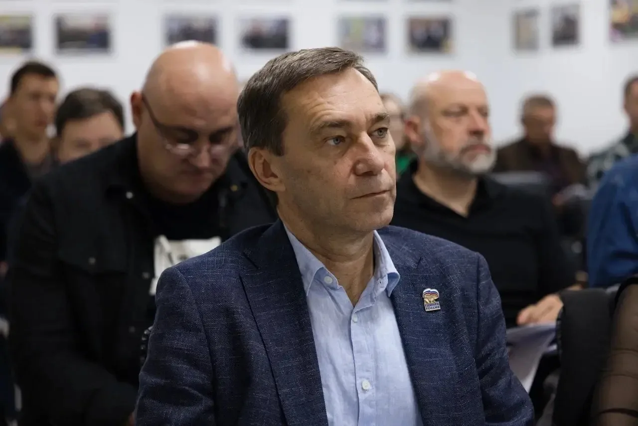 Представил членам Правительства Запорожской области Алексея Николаевича Тихомирова, кот...