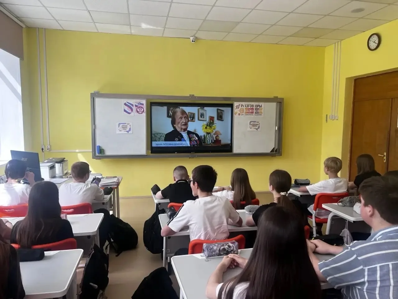 🇷🇺Честь поднять флаг Российской Федерации предоставлена представителям школьного юнармейского отряда
