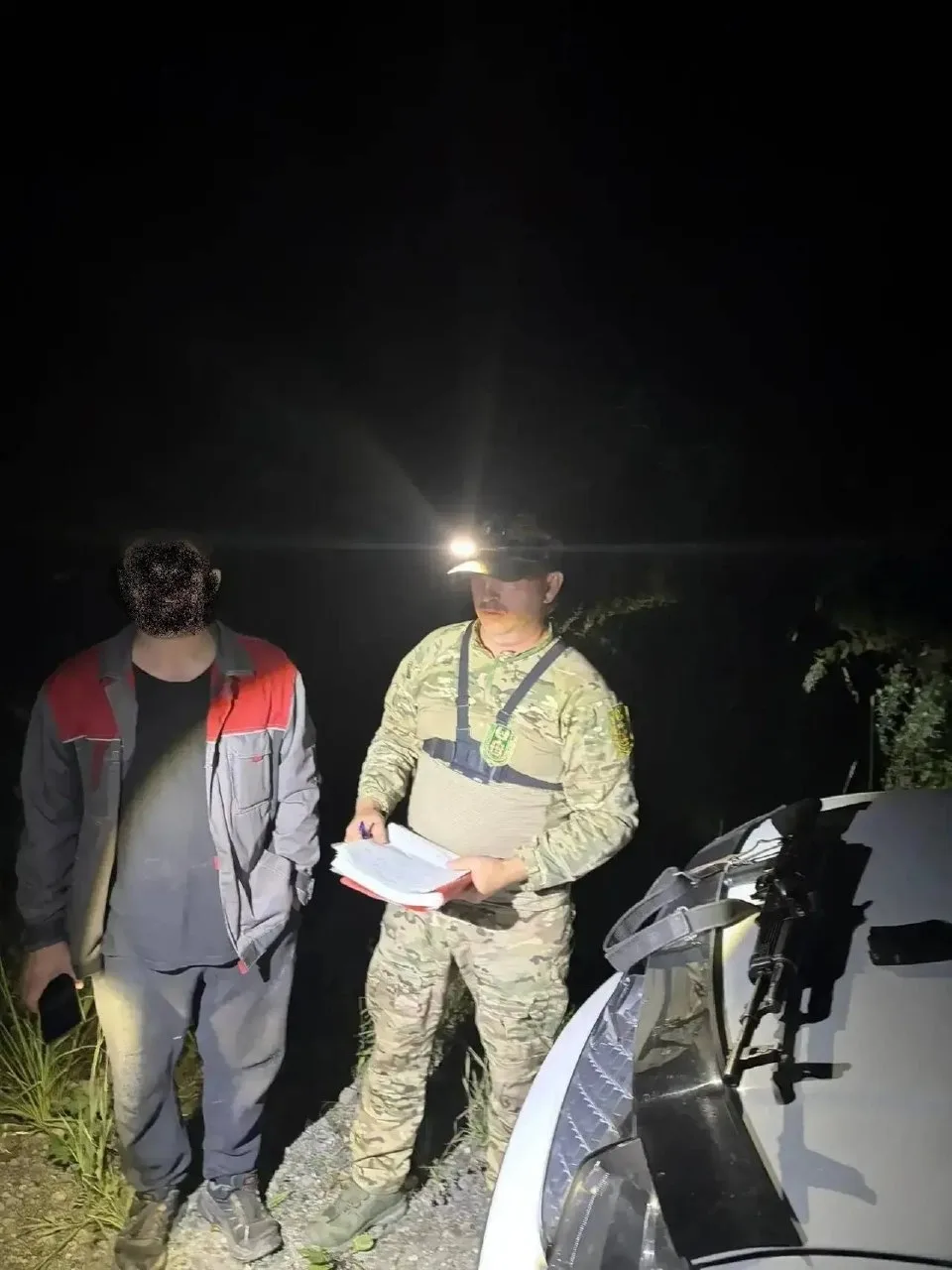 В Таштагольском округе задержали нарушителей правил охоты — у них изъяли карабин и заря...