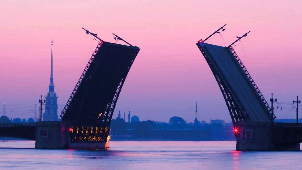 🌉 Для тех, кто собирается в Петербург! С 10 апреля 2026 года в Санкт-Петербурге стартует сезон навиг