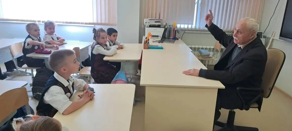 Встреча, которую сложно назвать официальной, — скорее разговор по душам — прошла сегодня в 1 «А» кла