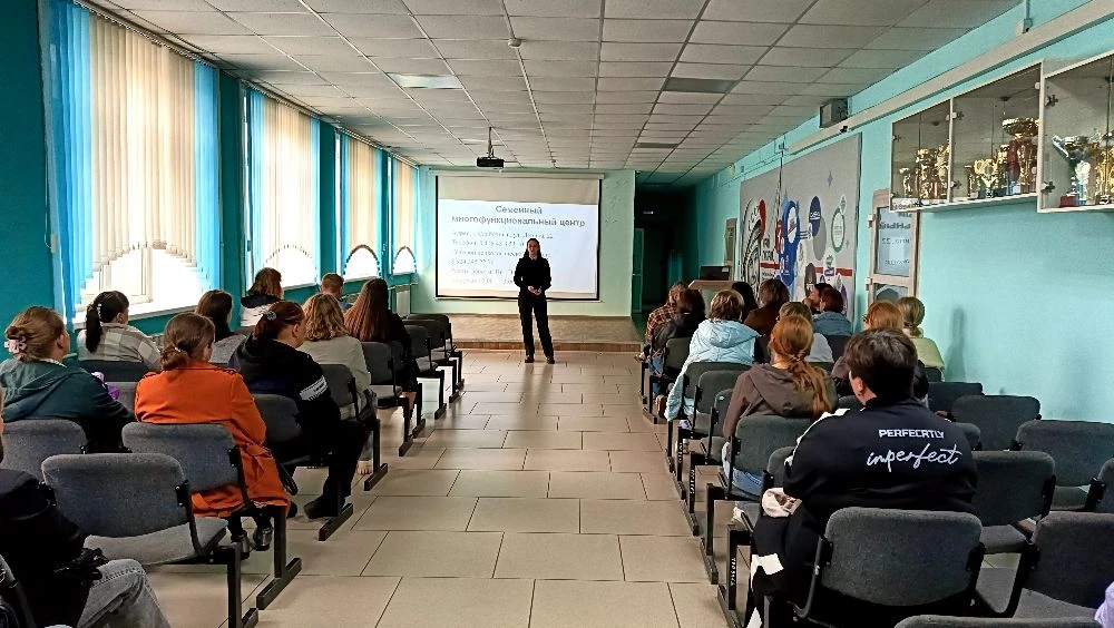 В нашей школе продолжается цикл общешкольных родительских собраний, на которых обсуждаю...