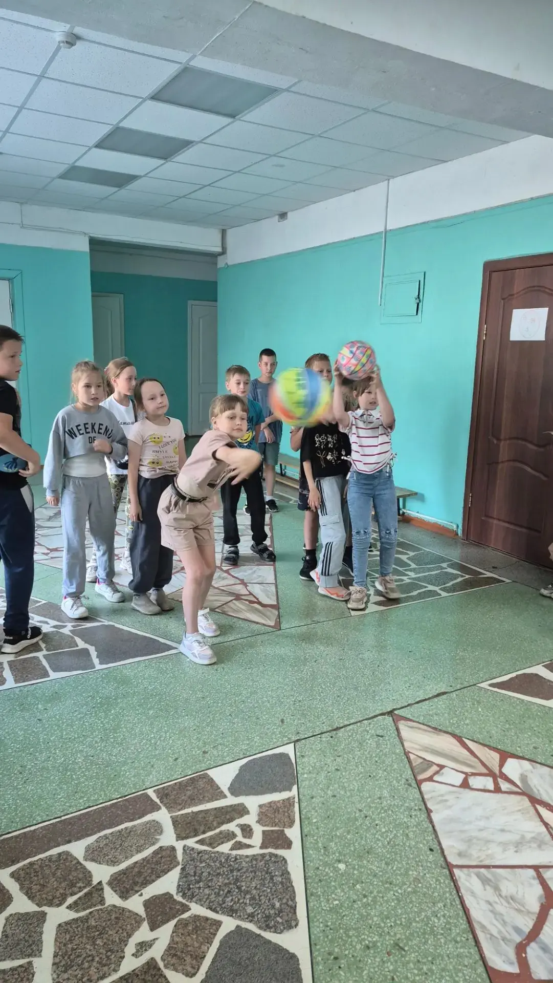 🎉Очередной день в пришкольном лагере прошёл активно и позитивно. 

После вкусного завтрака дети вес