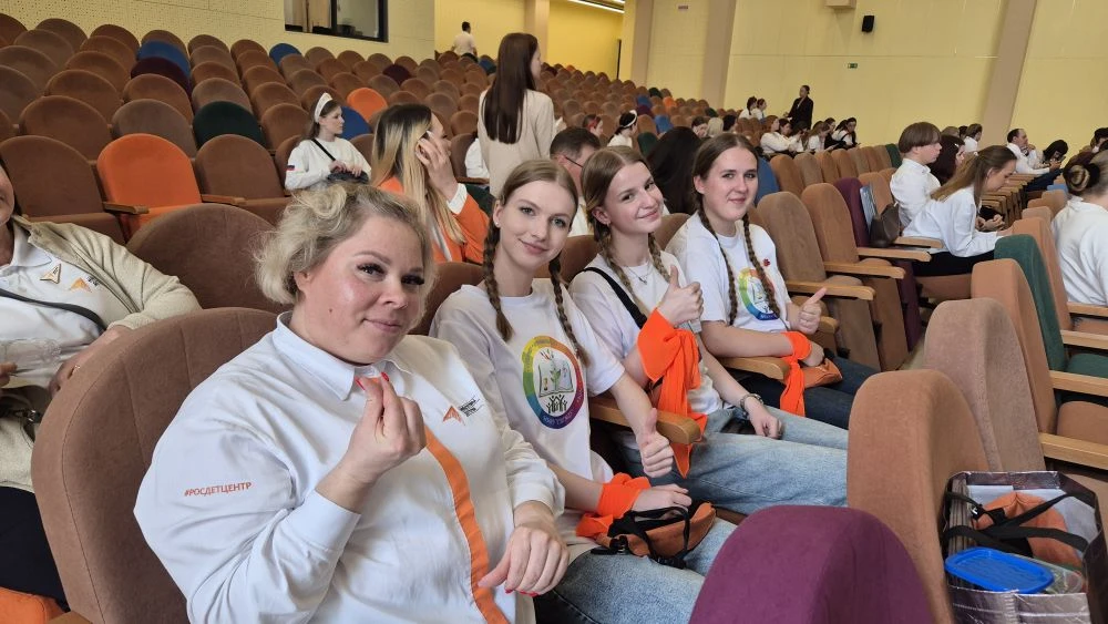 Всем доброе утро! Вчера нас очень порадовала наша команда вожатых - второй год подряд с...