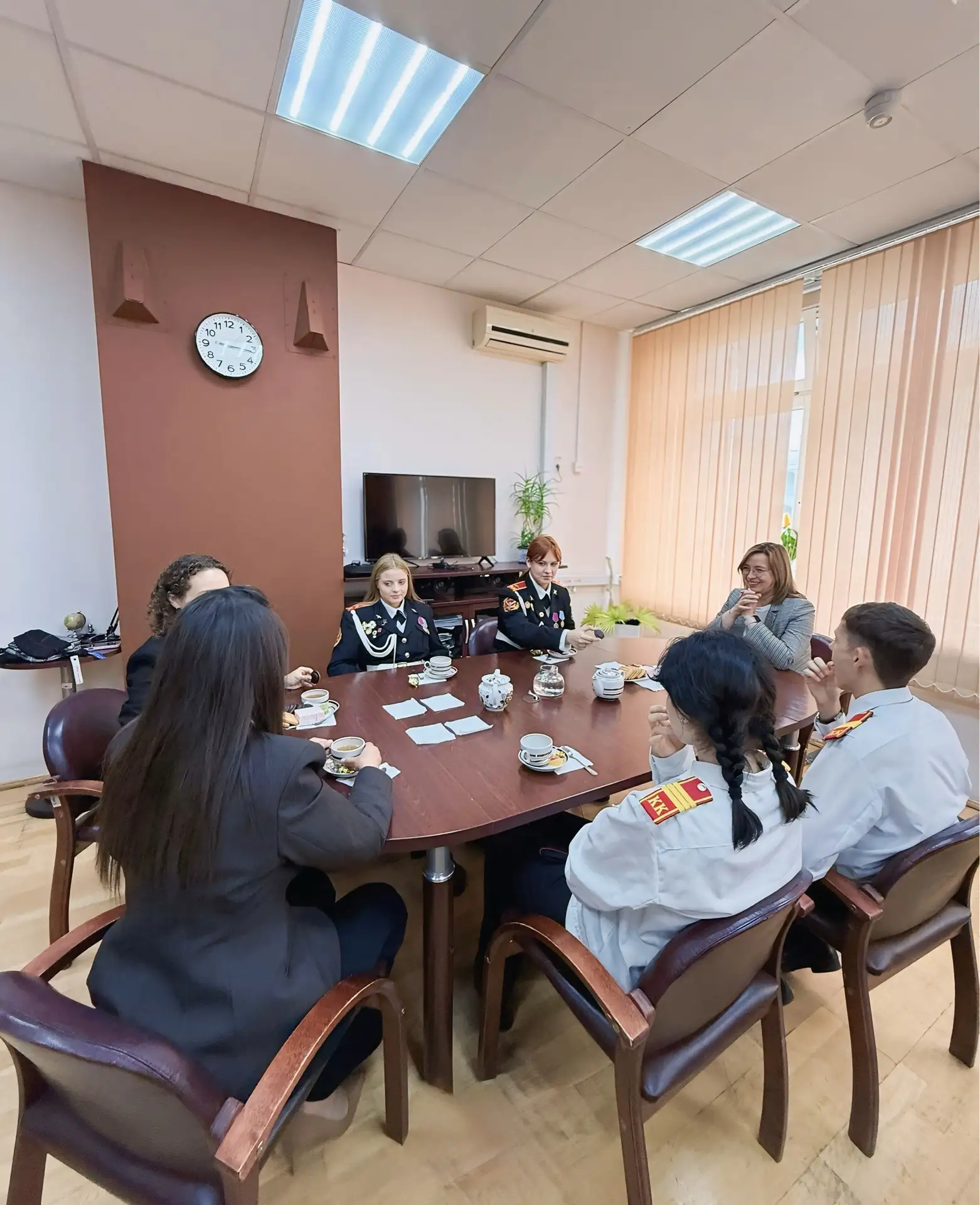 Торжественная точка: последний в этом году «Завтрак с директором» 🎓🍽️  Сегодня прошёл заключительный