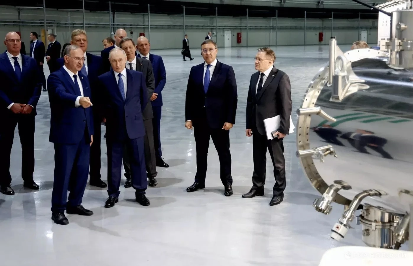 Путин поручил обеспечить широкий доступ к научной и социальной инфраструктуре в регионах.