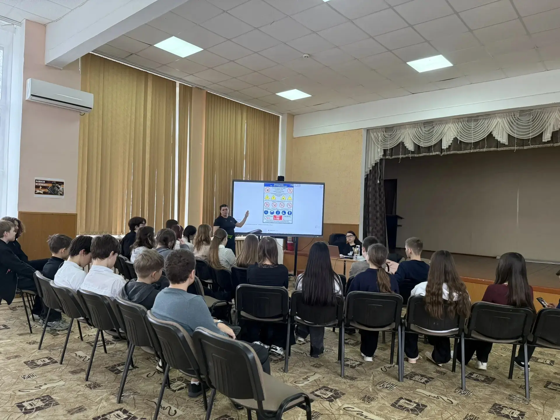 🏫Профилактическая беседа «Внимание! Опасность в зоне строительных объектов».🚧 ✅Советник директора по