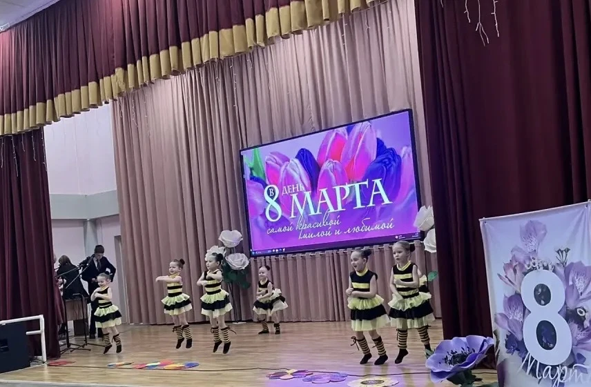 💐Концерт к 8 Марта — это было ярко!   🌸Вчера  наша школа на время превратилась в настоящую концертну