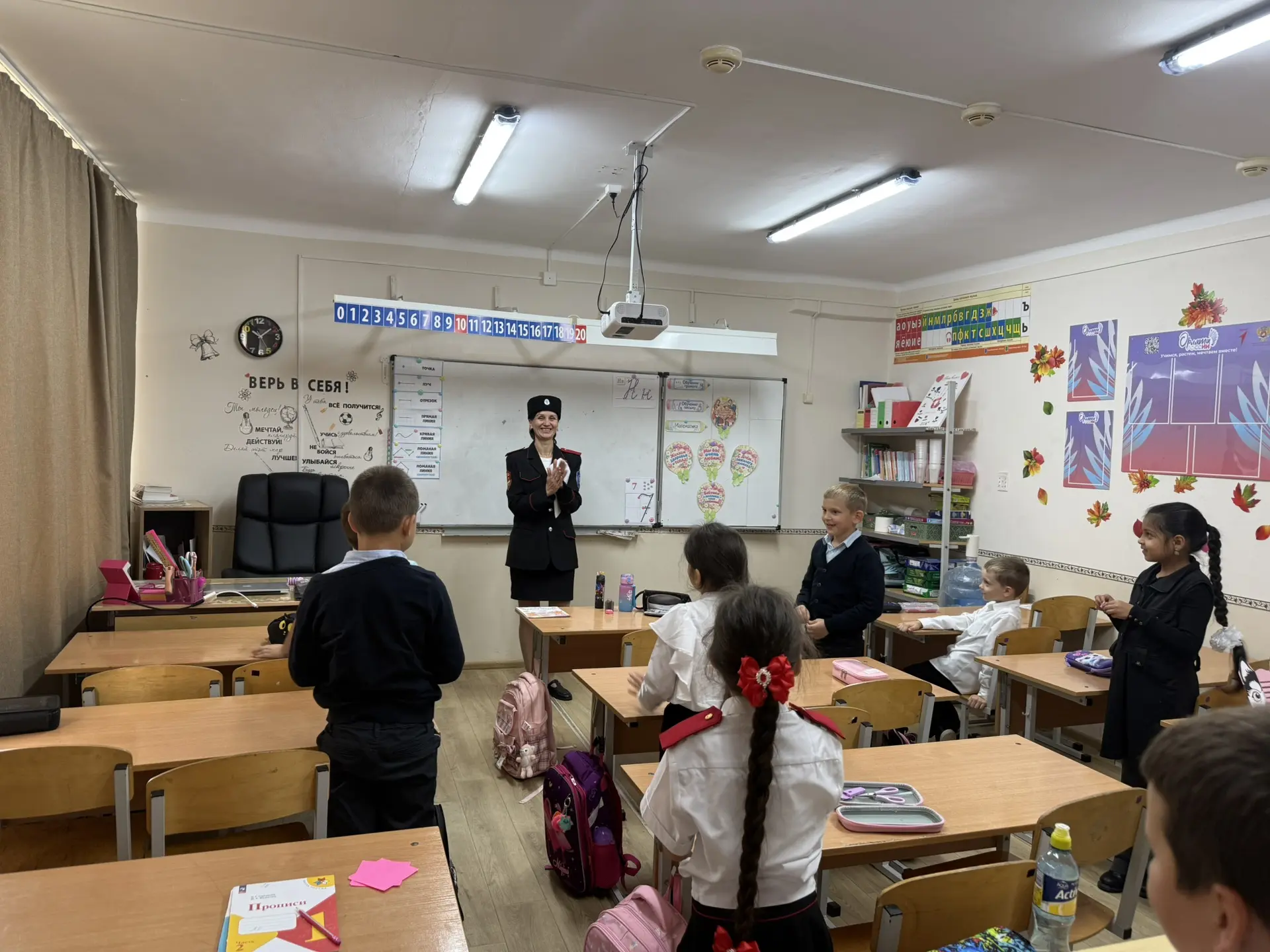 В МОАУООШ № 28 имени А. Матросова г. Новокубанска специалисты отдела по работе с казачь...